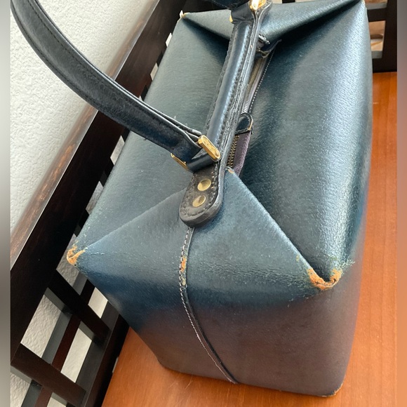 Vintage Gucci Train Case or Cosmetic Bag in Navy Leather in FVC - Picture 4 of 12